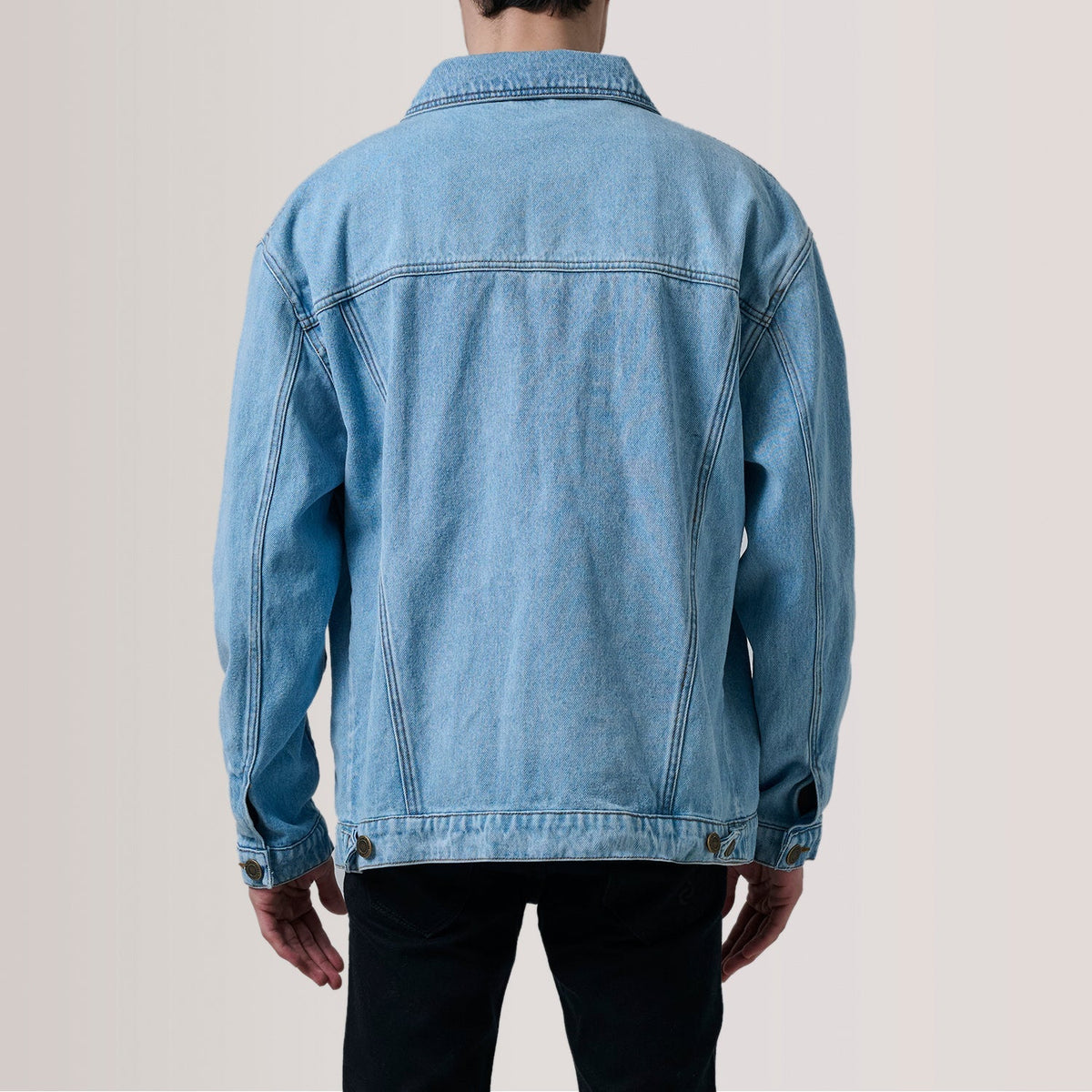 Close-Up Detail of Classic Collar &amp; Heavy-Duty Zipper Hardware on Eddie Light Blue Oversized Denim Trucker Nahkatakki Miehille For Men