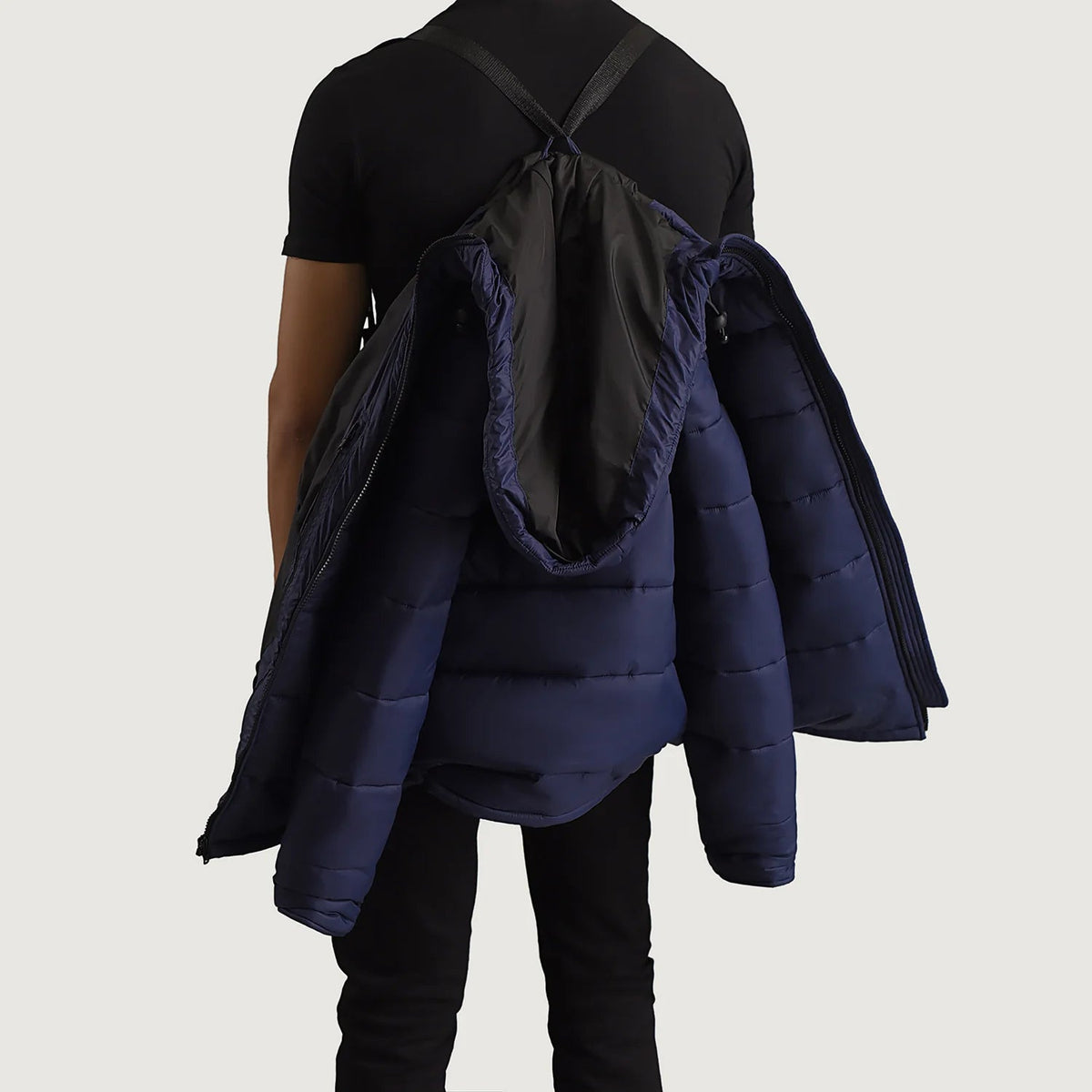 Close-Up Detail of Classic Collar &amp; Zipper With Wind Flap Hardware on Erico Blue Hooded Puffer Nahkatakki Miehille
