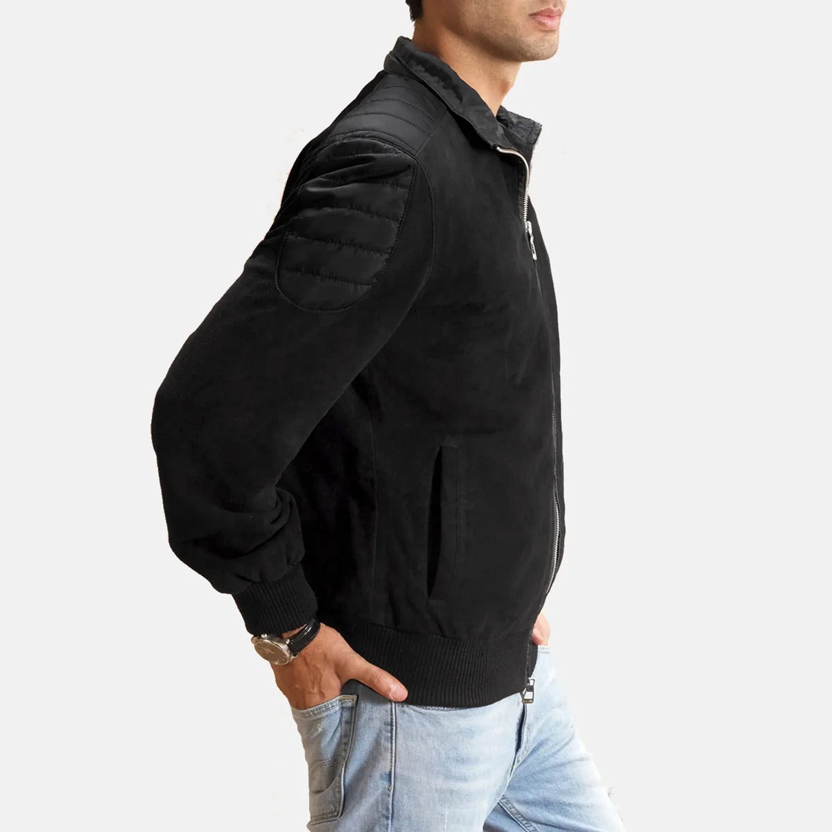 
Black Goatskin Suede Bomber Jacket - Takaa istuvilla olkapäillä ja siistillä helmalla