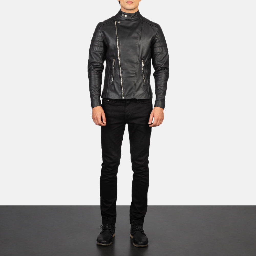 
Faisor Mocha Suede Biker Jacket - Sivuprofiili ergonomisella hihanleikkauksella