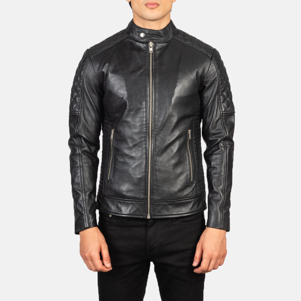 
Yksityiskohtainen lähikuva of Band Collar & Zipper Hardware on Fernando Quilted Brown Suede Biker Jacket
