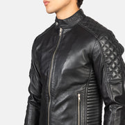 
Sisäpuolen näkymä Showing Quilted Polyester Lining & Kaksi käytännöllistä sisätaskua