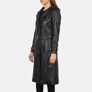 
Yksityiskohtainen lähikuva of Hooded & Button + Belt Hardware on Fixon Hooded Musta Nahkainen Trenssitakki Naisille