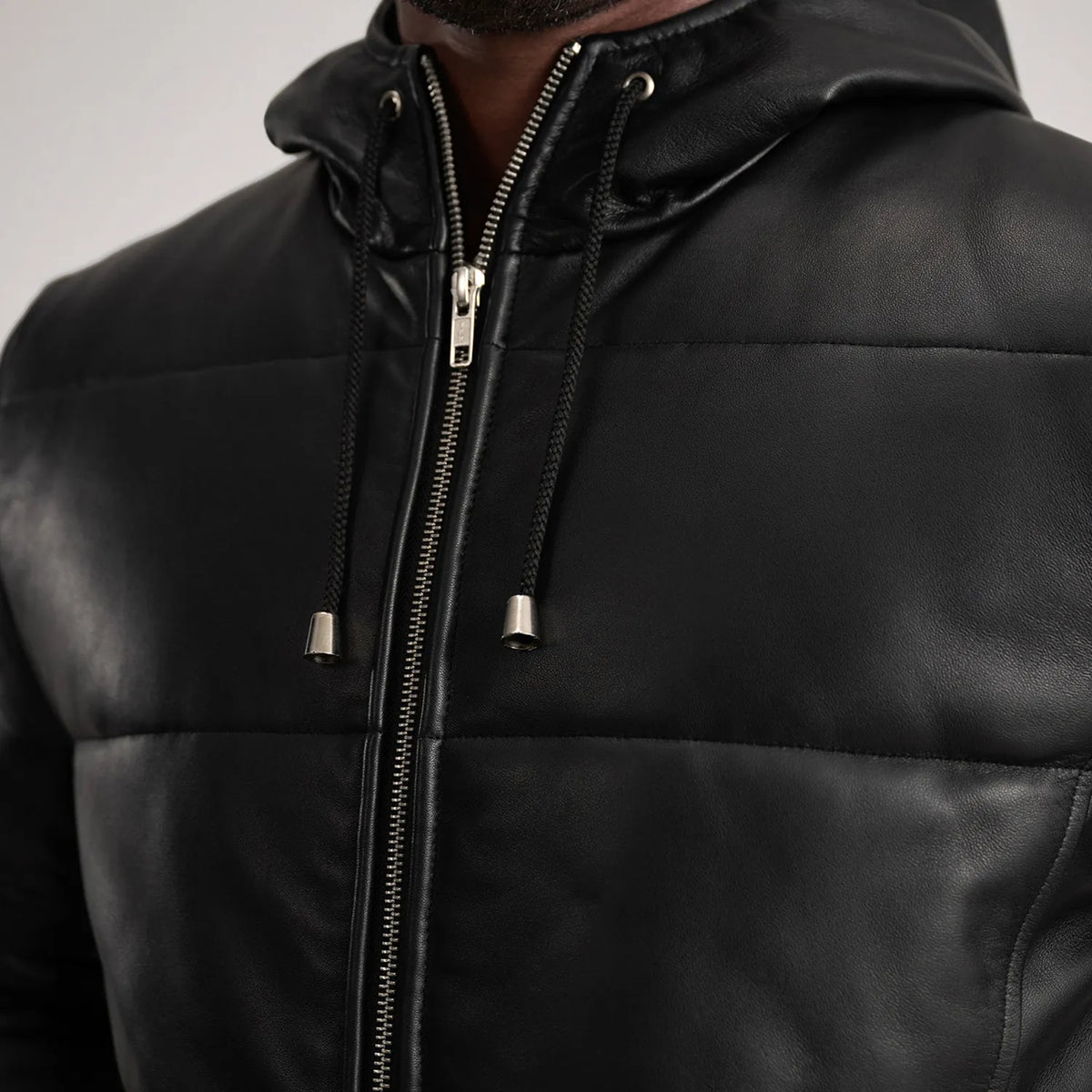 
Sisäpuolen näkymä Showing Polyester Lining & Kaksi käytännöllistä sisätaskua