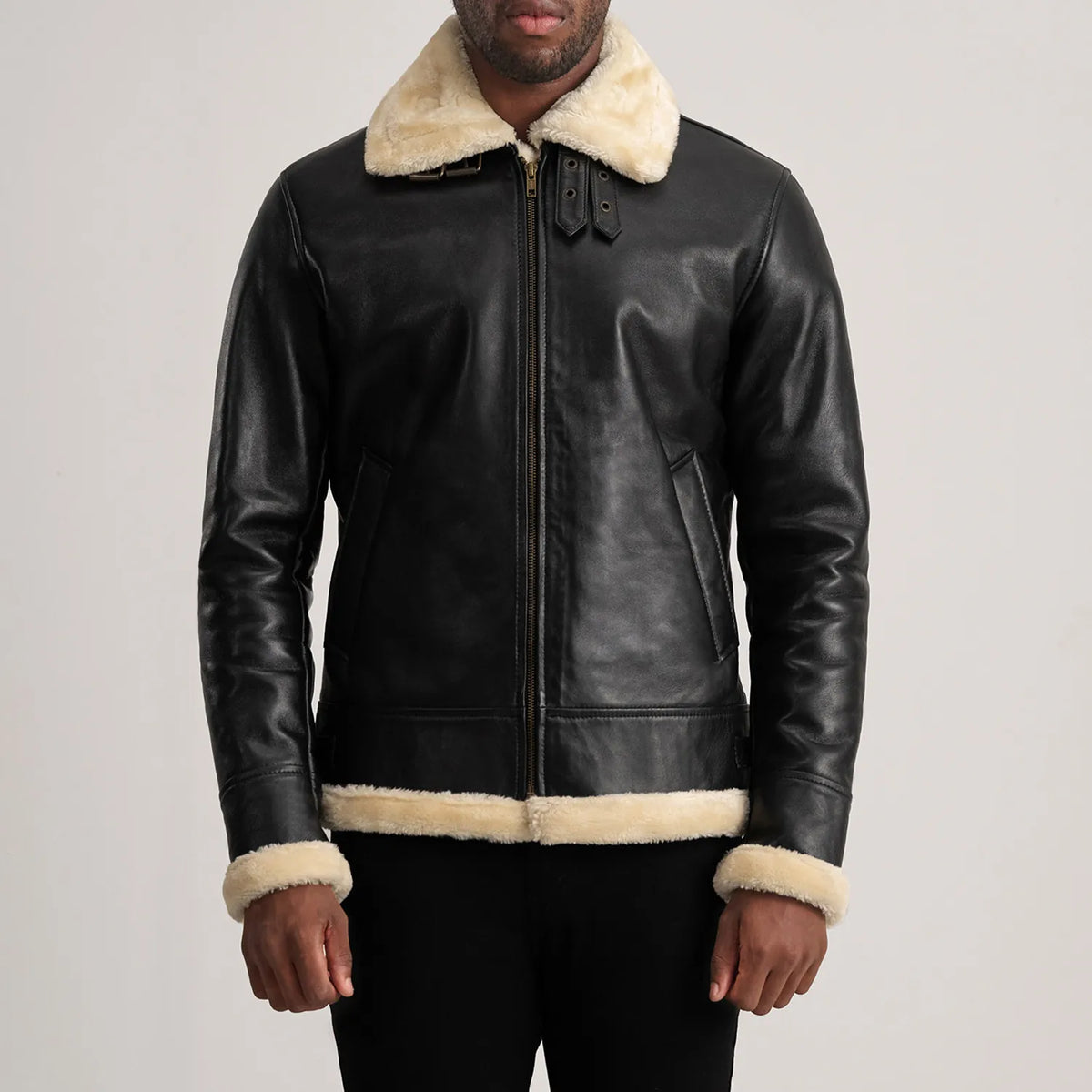 
Yksityiskohtainen lähikuva of Buckled Collar & Zipper Hardware on Francis B-3 Black Leather Bomber Jacket