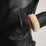 
Sisäpuolen näkymä Showing Quilted Viscose Lining & Kaksi käytännöllistä sisätaskua