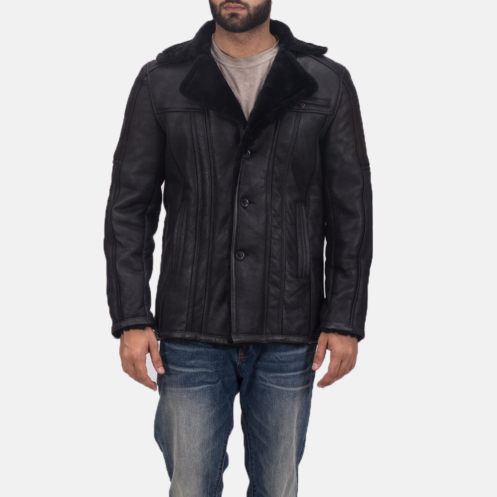 Men's Furcliff Double Face Shearling Nahkatakki Pitkä Miehille - Lateral Side Profile View Showing Sleeve Cut &amp; Athletic Taper Fit