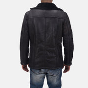Close-Up Detail of Notch &amp; Button Hardware on Men's Furcliff Double Face Shearling Nahkatakki Pitkä Miehille