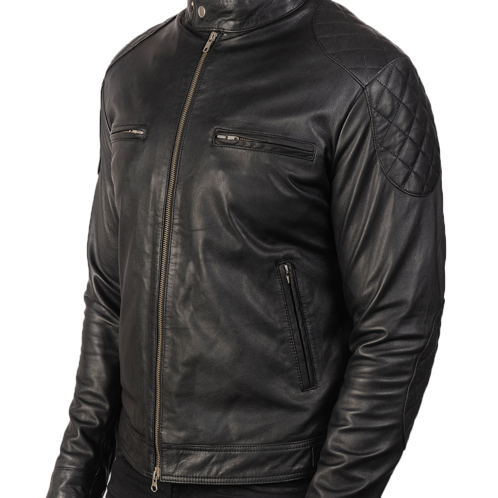 
Sisäpuolen näkymä Showing Quilted Polyester Lining & Kaksi käytännöllistä sisätaskua