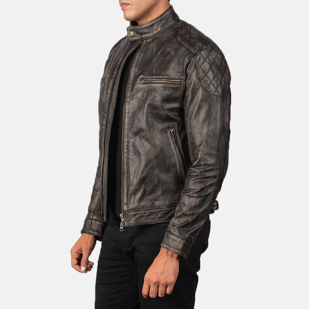 
Distressed Brown Goatskin Leather Biker Jacket - Takaa istuvilla olkapäillä ja siistillä helmalla