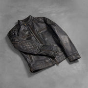 
Helman käsityömäinen viimeistely tuotteessa Gatsby Quilted Distressed Brown Leather Jacket