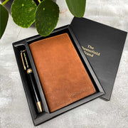 
Classic Full-Grain leather Goods - Takaa istuvilla olkapäillä ja siistillä helmalla