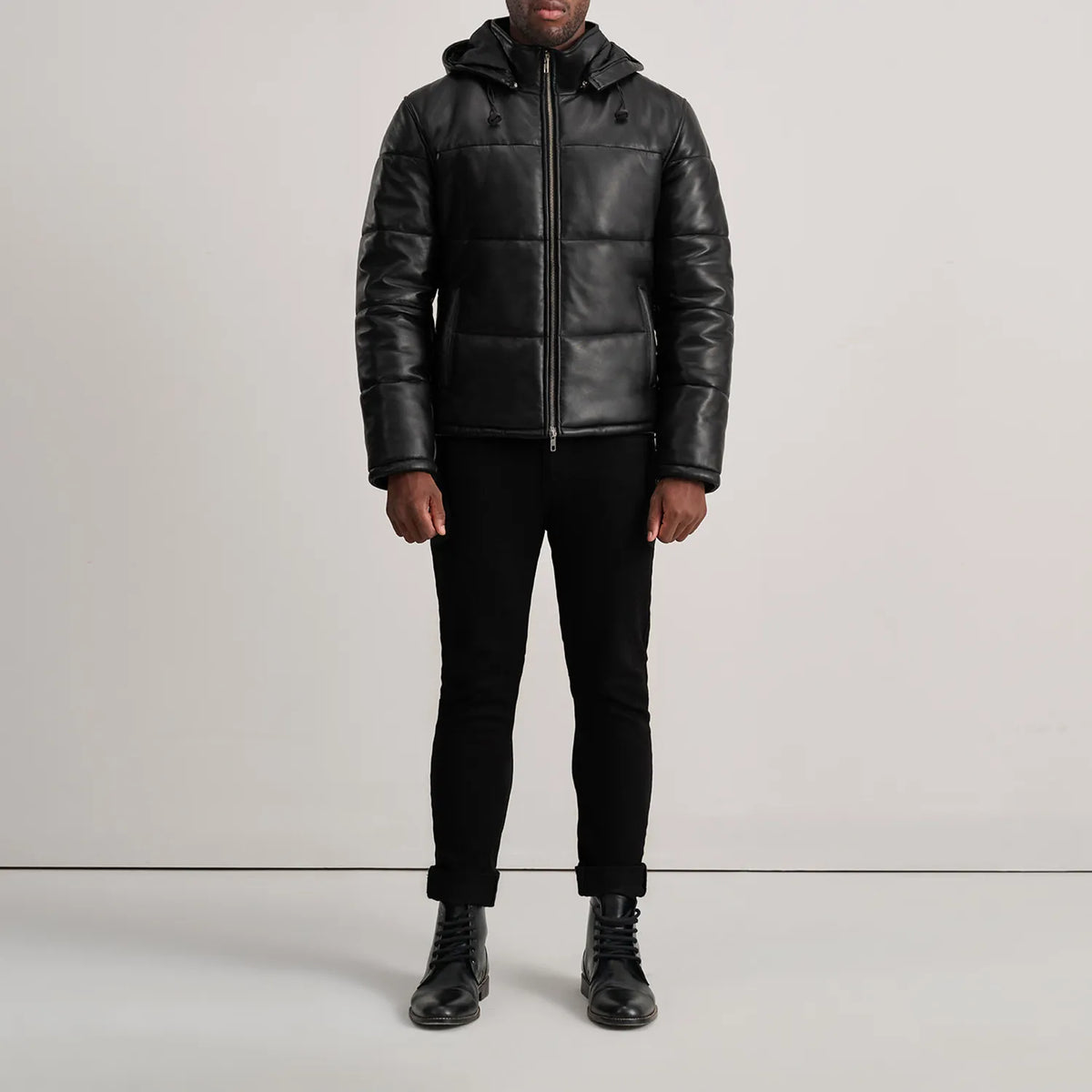 
Gordon Tan Hooded Leather Puffer Jacket - Sivuprofiili ergonomisella hihanleikkauksella