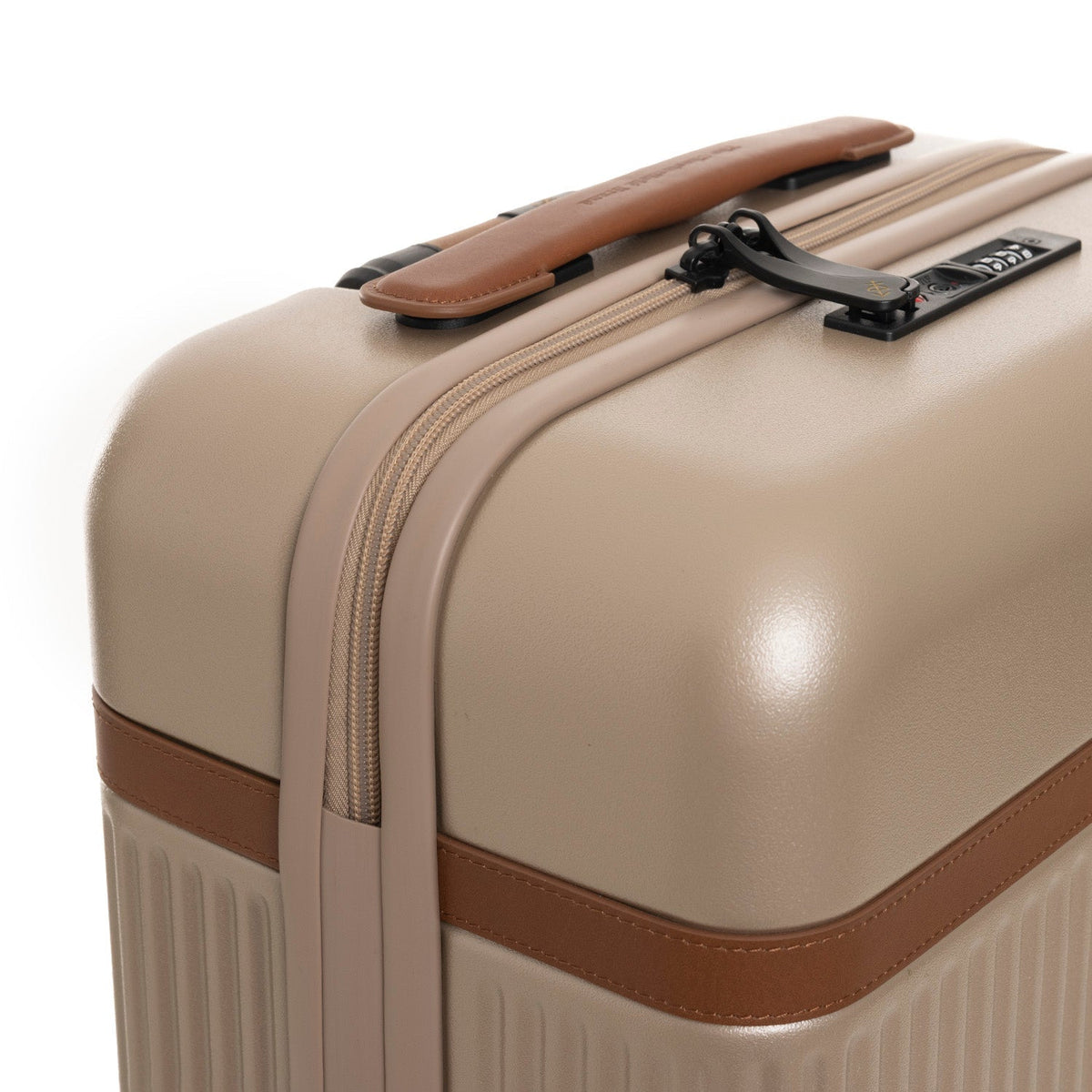 
Päällä sovitetun näkymä:  Hand Luggage Suitcase Zuna Naisille Naisille mallin päällä luonnollisessa päivänvalossa