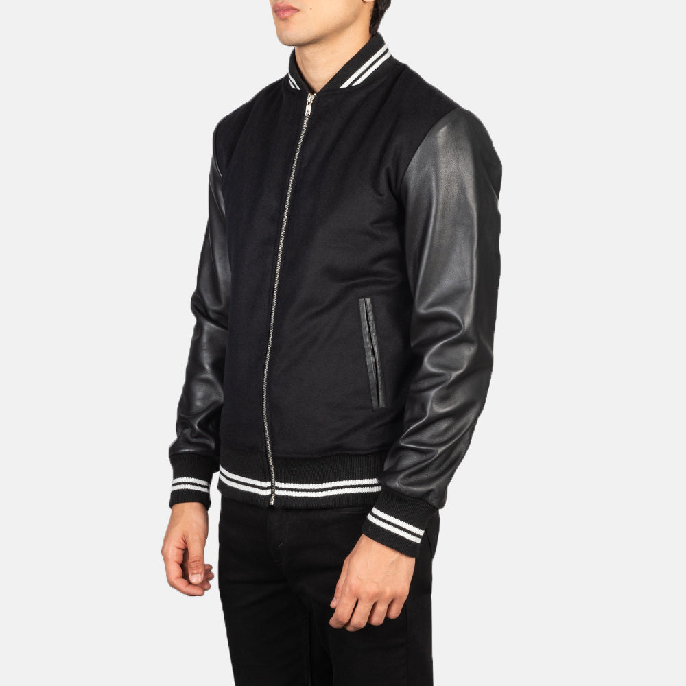 
Harrison Musta Hybrid Varsity Nahkatakki Miehille - Takaa istuvilla olkapäillä ja siistillä helmalla