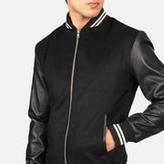 
Sisäpuolen näkymä Showing Quilted Polyester Lining & Kaksi käytännöllistä sisätaskua