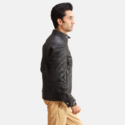 
Black Sheepskin Leather Biker Jacket - Takaa istuvilla olkapäillä ja siistillä helmalla