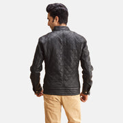 
Sisäpuolen näkymä Showing Quilted Viscose lining & Kaksi käytännöllistä sisätaskua
