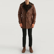 
Yksityiskohtainen lähikuva of Notch & Button Hardware on Hunter Distressed Ruskea Fur Nahkatakki pitkä Miehille