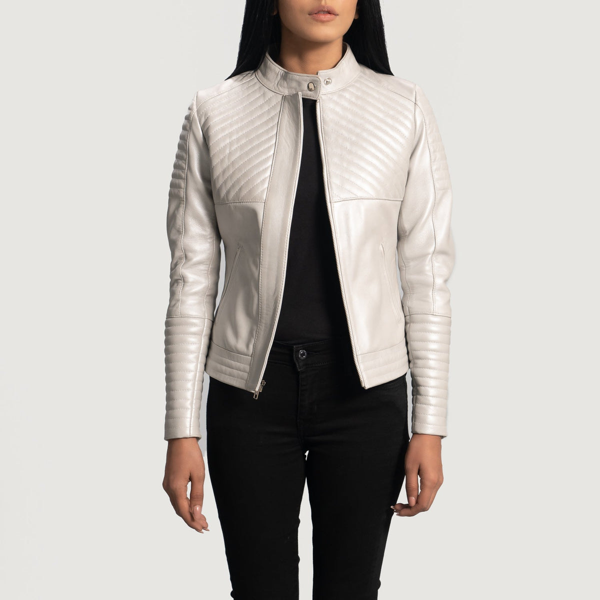 Women's Ice Maiden Silver Quilted Nahkainen Biker-takki Naisille - Lateral Side Profile View Showing Sleeve Cut &amp; Athletic Taper Fit