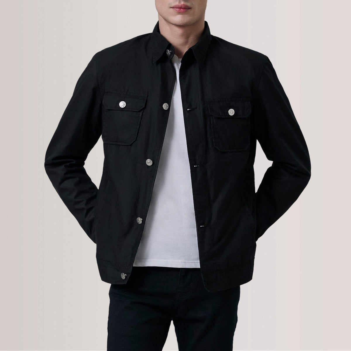 Irwin Musta Waxed Canvas Field Nahkatakki Miehille For Men in Black Waxed Cotton Canvas - Front Profile View &amp; Tailored Silhouette | Buy Online