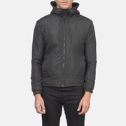 
Yksityiskohtainen lähikuva of High Neck with Hood & Zipper with wind flap Hardware on Jimmy Musta Hooded Windbreaker Nahkatakki Miehille