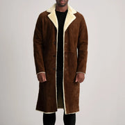 
Kolby Brown Suede Shearling Long Coat in Brown Goatskin Suede - Edestä ja räätälöity siluetti | Osta verkosta