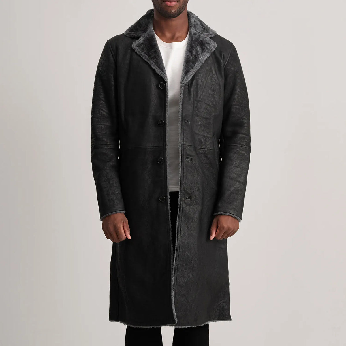 
Kolby Distressed Black Shearling Long Coat in Distressed Black Sheepskin Snuffed - Edestä ja räätälöity siluetti | Osta verkosta