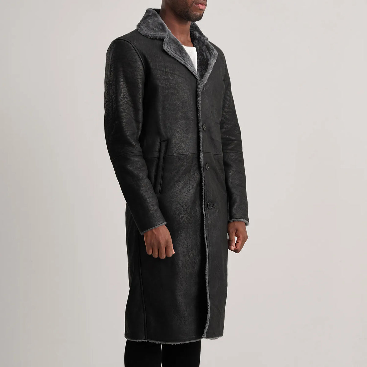 
Distressed Black Sheepskin Snuffed Aviator Jacket - Takaa istuvilla olkapäillä ja siistillä helmalla
