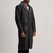 
Distressed Black Sheepskin Snuffed Aviator Jacket - Takaa istuvilla olkapäillä ja siistillä helmalla