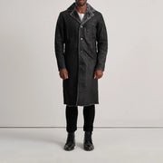 
Kolby Distressed Black Shearling Long Coat - Sivuprofiili ergonomisella hihanleikkauksella