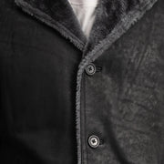 
Yksityiskohtainen lähikuva of Notch & Button Hardware on Kolby Distressed Black Shearling Long Coat