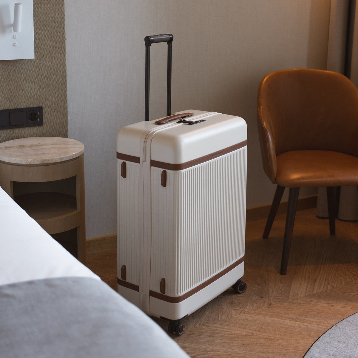 Large Suitcase Zuna Naisille – alternate product view 2