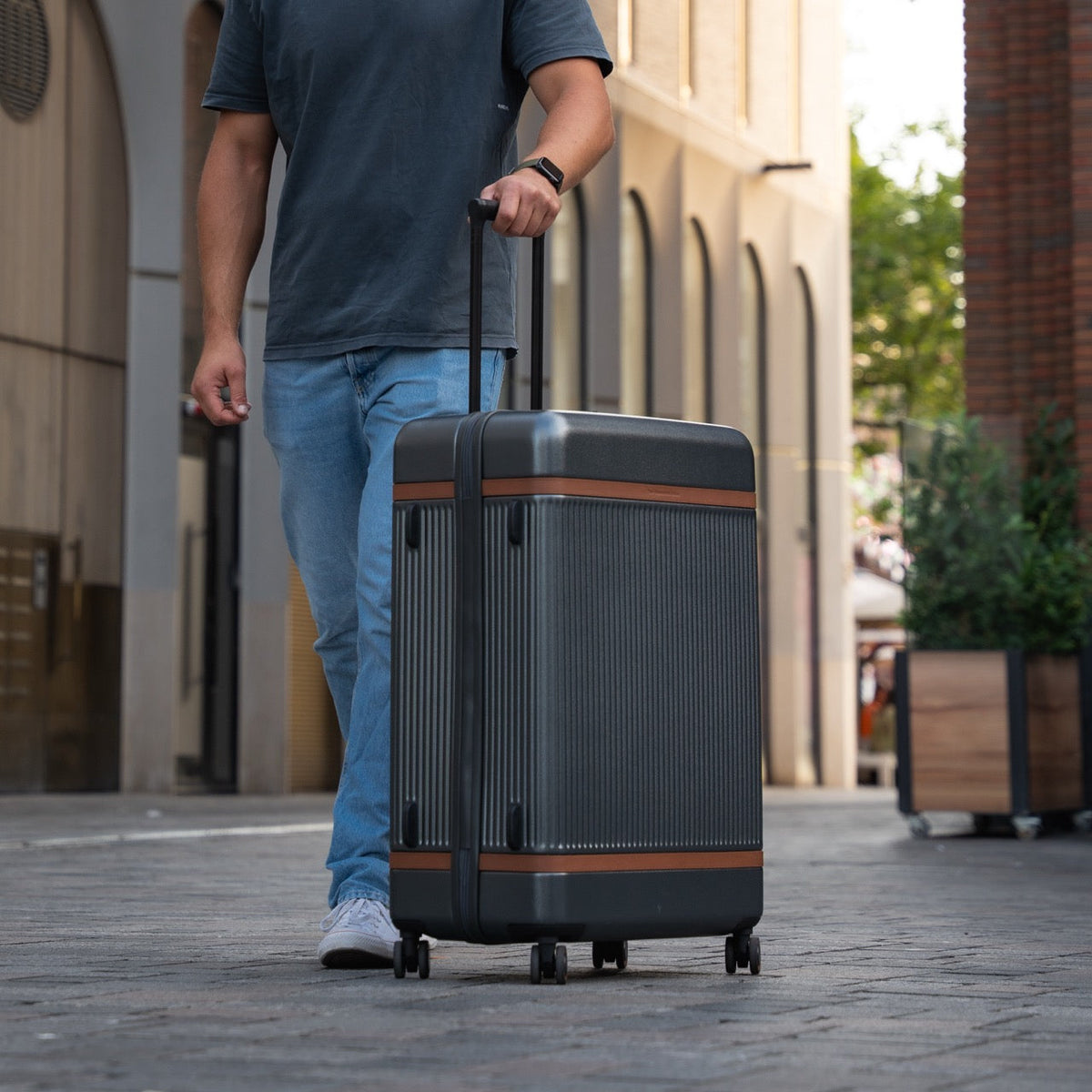 Large Suitcase Zuna Naisille – alternate product view 2