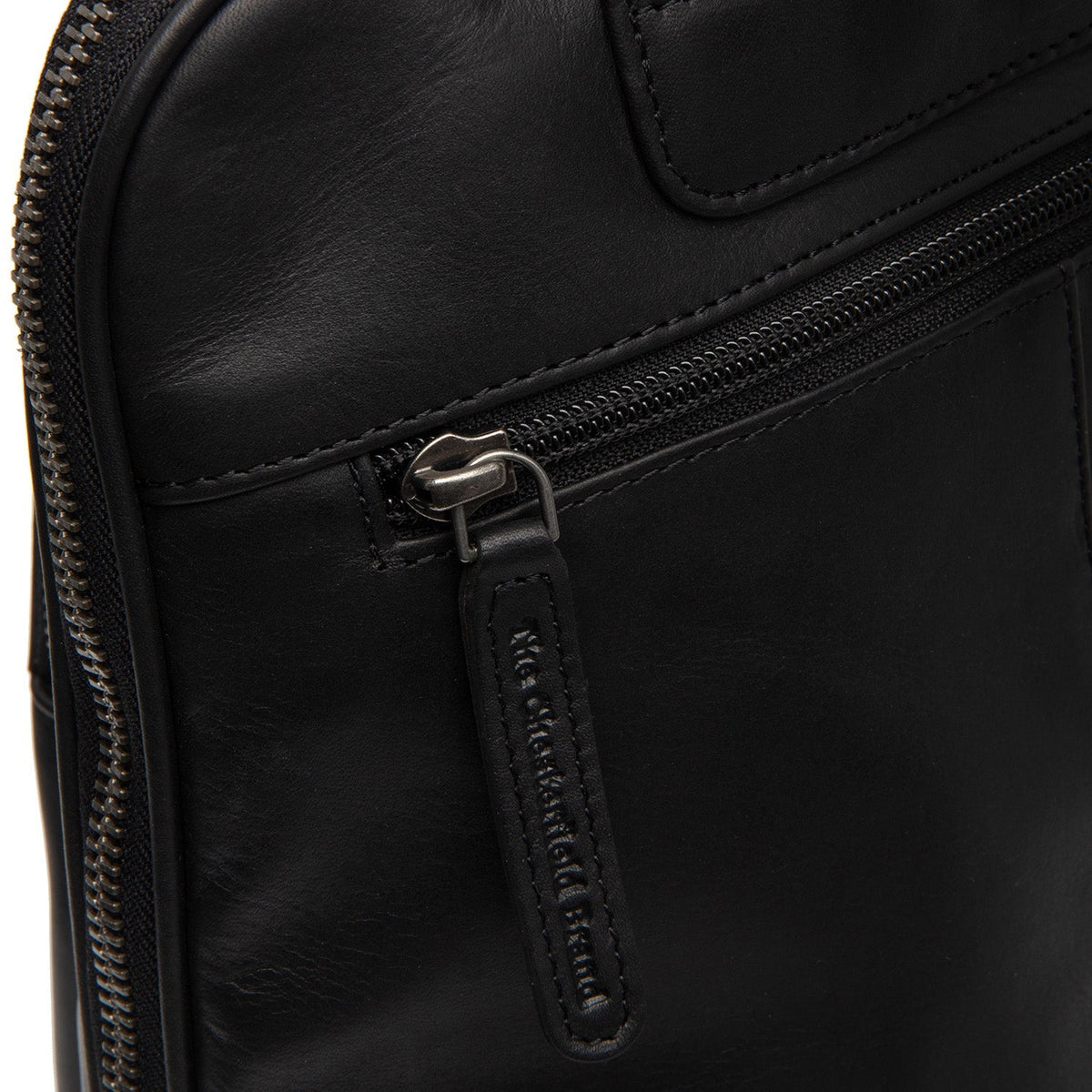 
100% Full-Grain Wax Pull-Up 100% Full-Grain Leather Grain Texture & Handcrafted Patina Detail