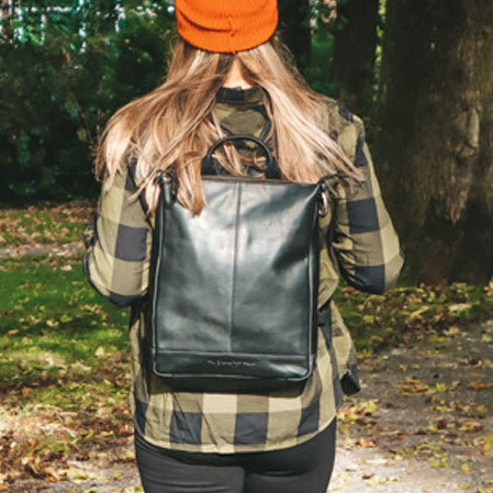 Saar Full-Grain Leather Backpack Naisille