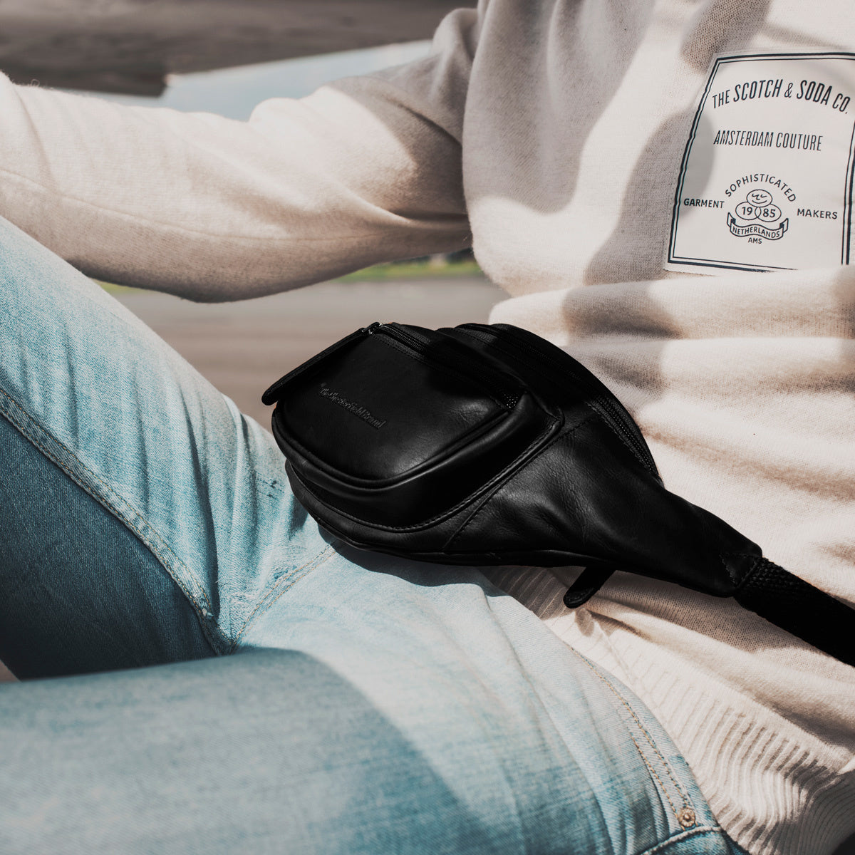 Jack Full-Grain Leather Belt Bag Naisille - Structured Side Profile Showing Gusset Depth &amp; Expansion Capacity