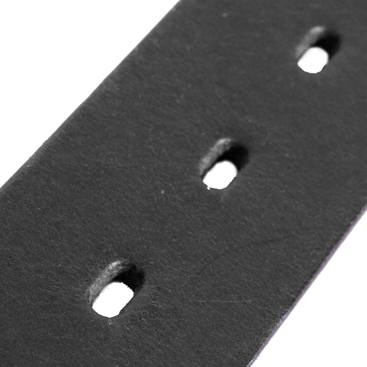 
Solid Antique Brass Hardware & Heavy-Duty Dual Zipper Detail on Brandon Pintanahka Belt Miehille
