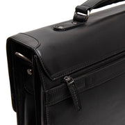 
Sisäpuolen näkymä Showing Dedicated Padded Laptop Sleeve & Multi-Compartment Organization