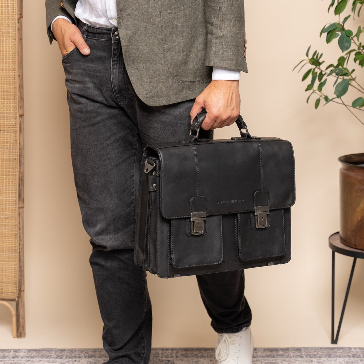 Solid Antique Brass Hardware &amp; Heavy-Duty Dual Zipper Detail on Springfield Full-Grain Leather Briefcase Naisille