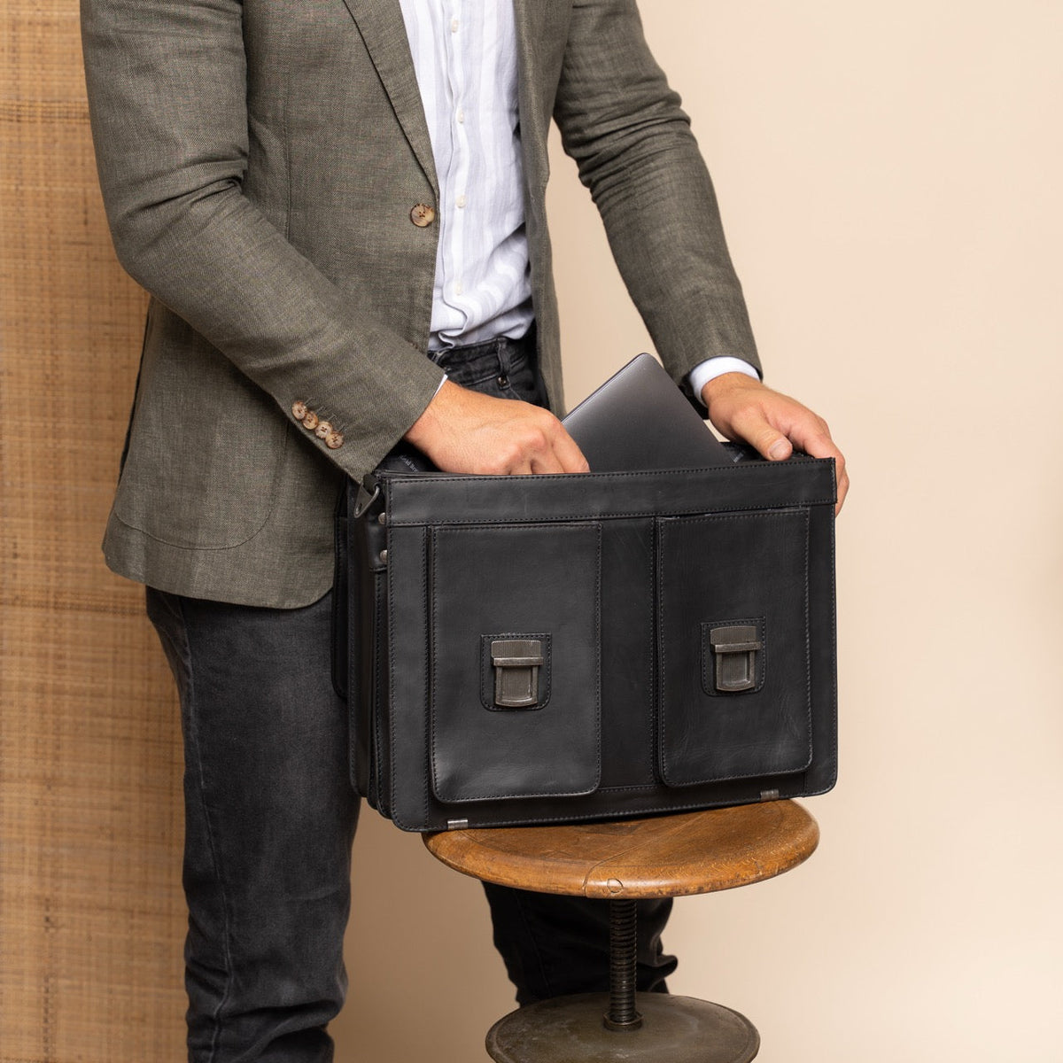 Springfield Full-Grain Leather Briefcase Naisille - Structured Side Profile Showing Gusset Depth &amp; Expansion Capacity
