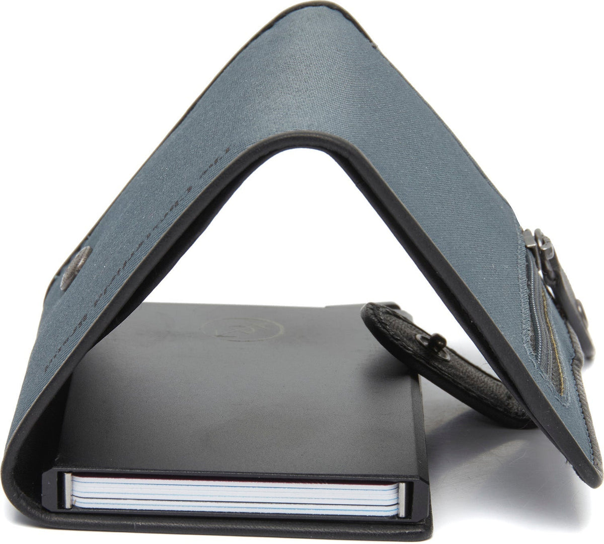 Delsbo Full-Grain Leather Card Holder Naisille - Structured Side Profile Showing Gusset Depth &amp; Expansion Capacity