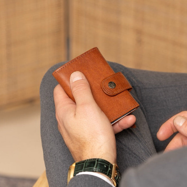 Larino Full-Grain Leather Card Holder Naisille – alternate product view 2