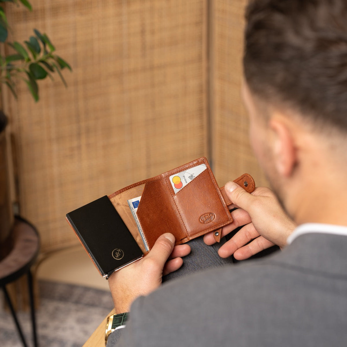Larino Full-Grain Leather Card Holder Naisille – alternate product view 3