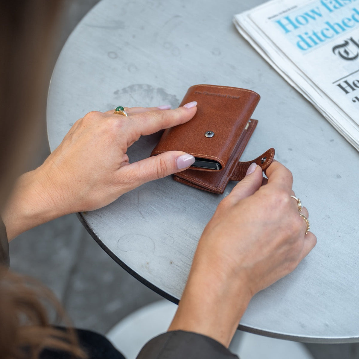 Mannheim Full-Grain Leather Card Holder Naisille – alternate product view 3