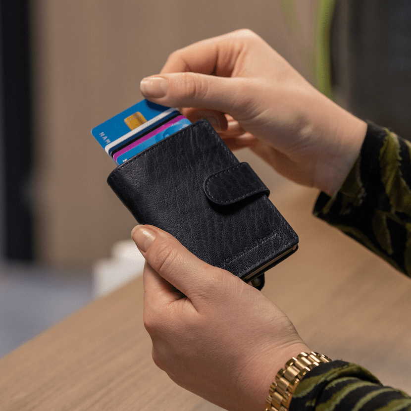 Prague Full-Grain Leather Card Holder Naisille – alternate product view 2