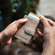 Prague Full-Grain Leather Card Holder Naisille – alternate product view 2