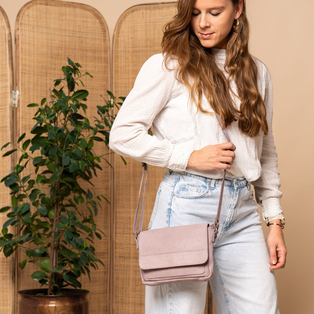 Ann Full-Grain Leather Crossbody Bag Naisille – alternate product view 3