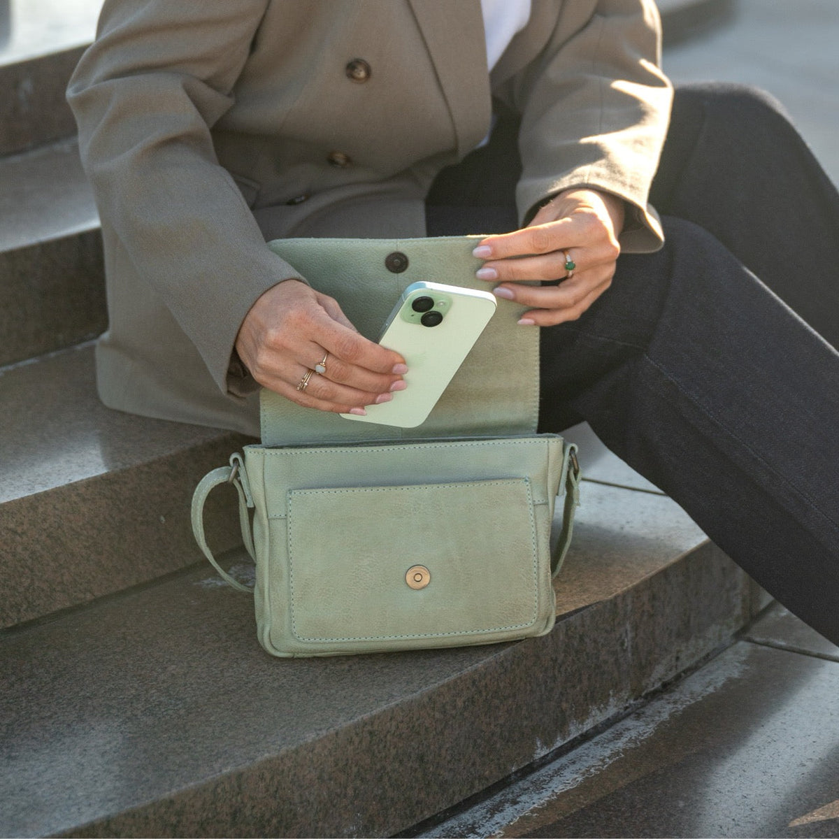 Ann Full-Grain Leather Crossbody Bag Naisille – alternate product view 3