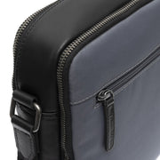 
Sisäpuolen näkymä Showing Dedicated Padded Laptop Sleeve & Multi-Compartment Organization